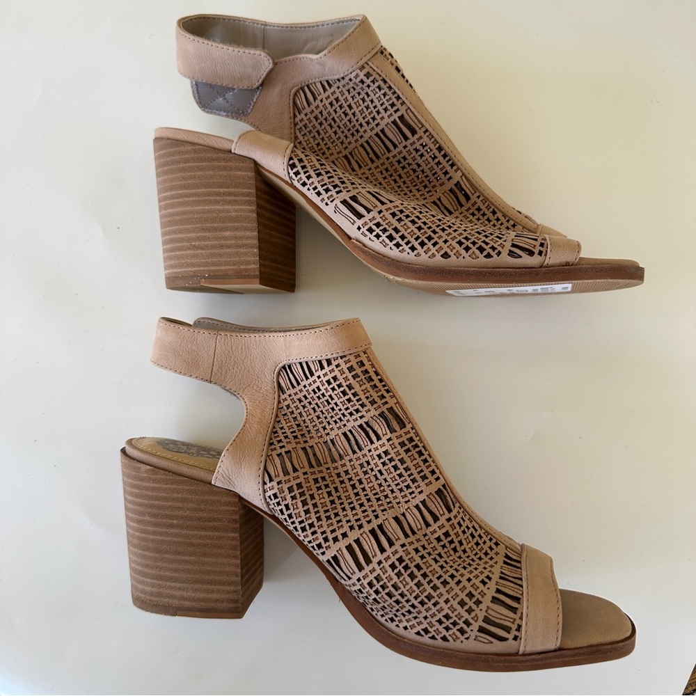 Vince Camuto Keannie Cutout Leather Open Toe Block Heel Sandal Taupe Boho SZ 8.5 - Picture 5 of 13